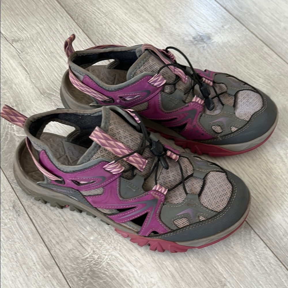 Merrell closed-toe sport sandals water shoes